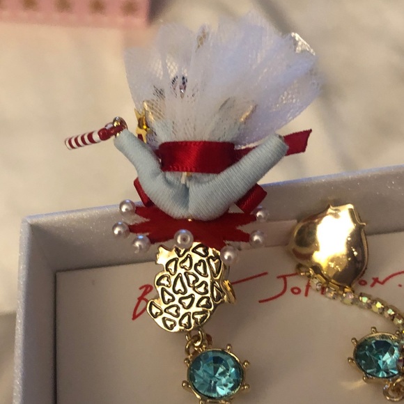 Betsey Johnson Jingle Bell Bling Christmas Cat & Heart Mismatch Drop Earrings - Picture 10 of 14